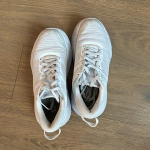 Hoka Bondi 7 in white
